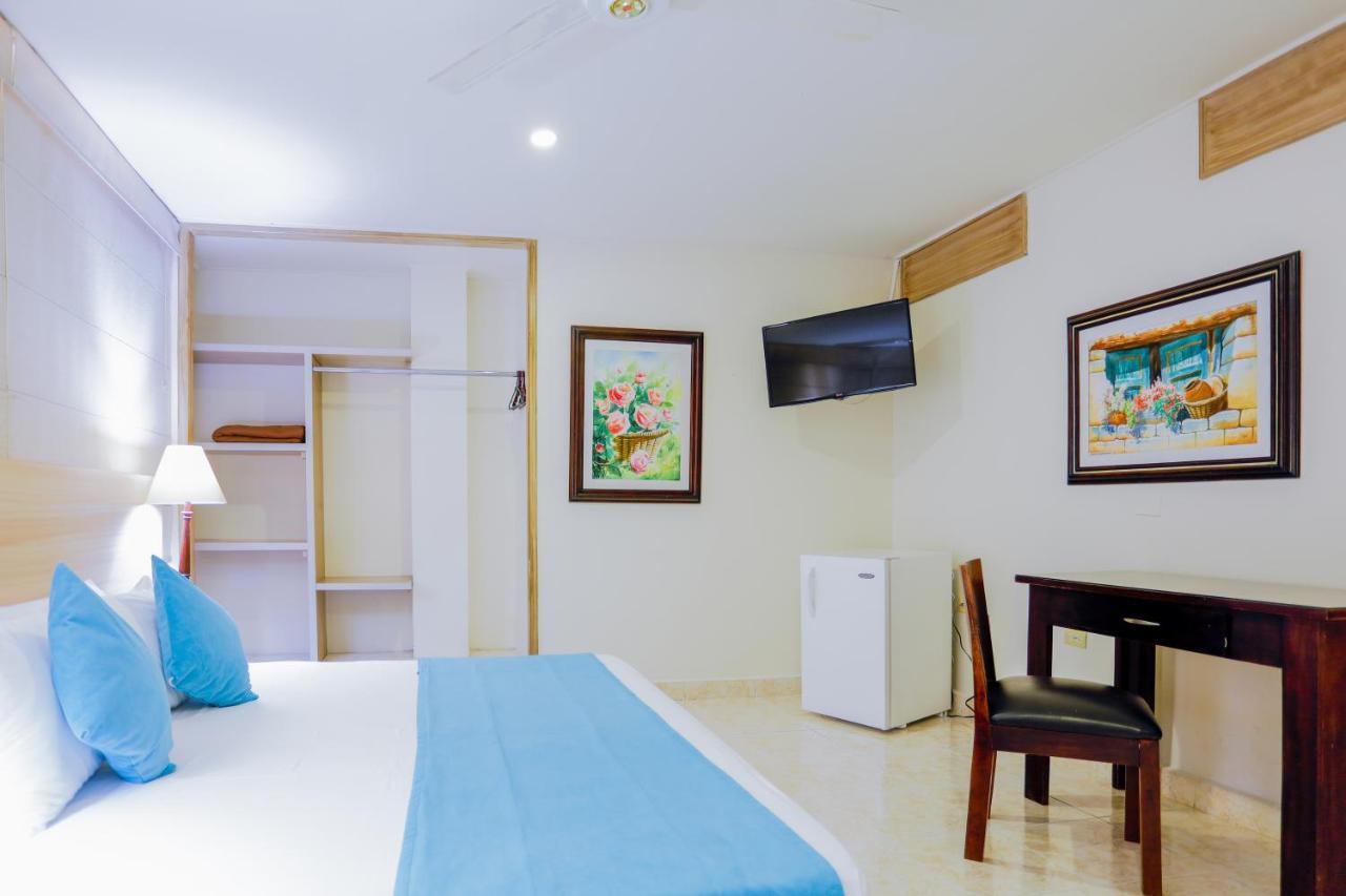 Hotel San Carlos บารังกาแบร์เมฮา ภายนอก รูปภาพ