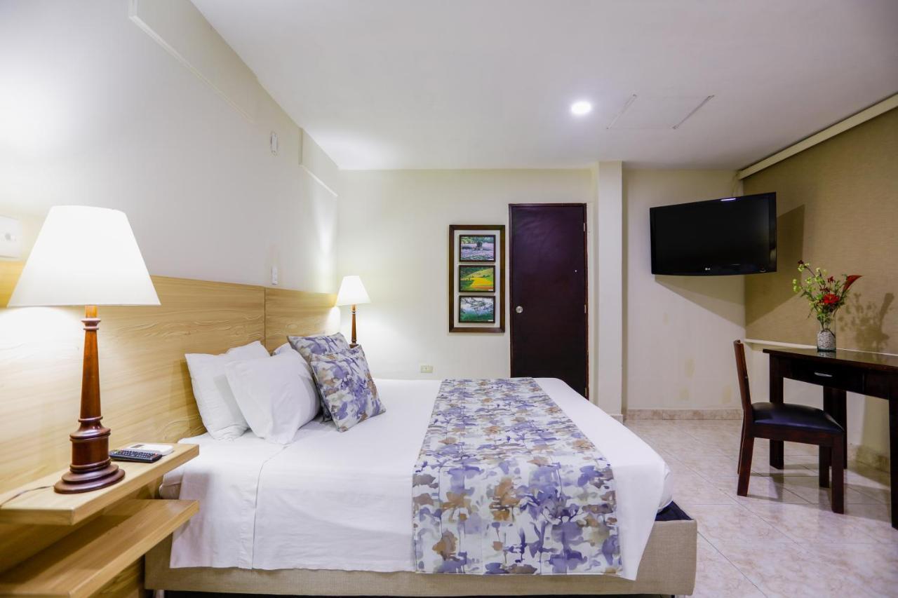 Hotel San Carlos บารังกาแบร์เมฮา ภายนอก รูปภาพ