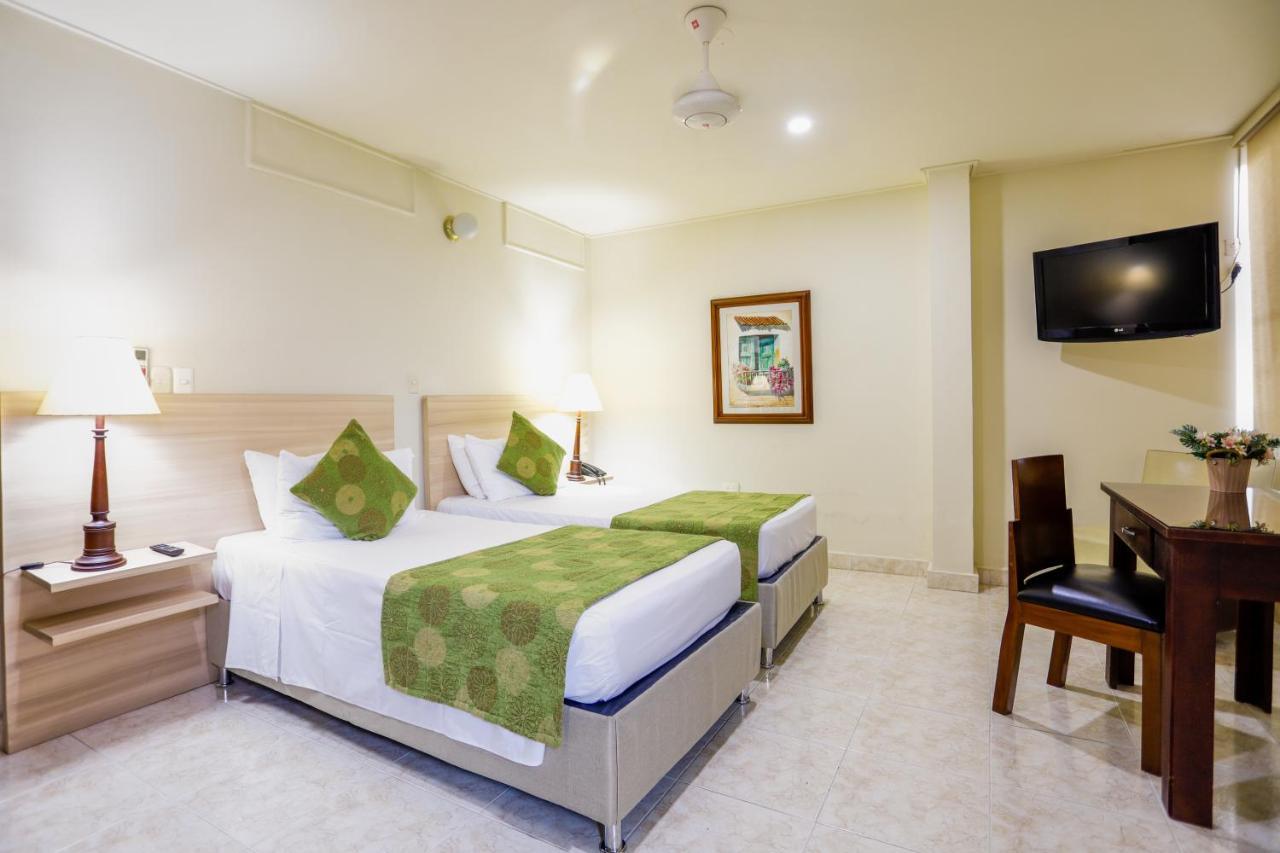 Hotel San Carlos บารังกาแบร์เมฮา ภายนอก รูปภาพ