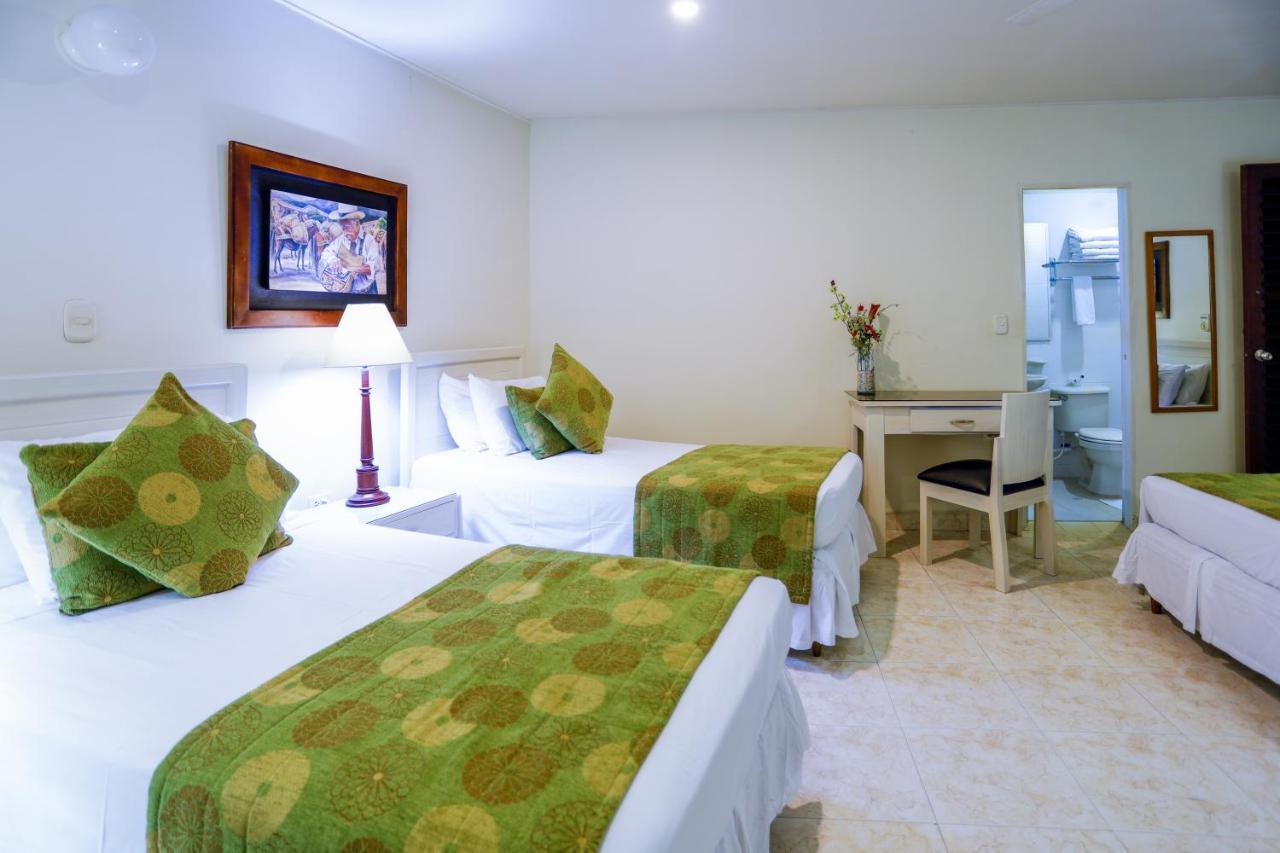 Hotel San Carlos บารังกาแบร์เมฮา ภายนอก รูปภาพ