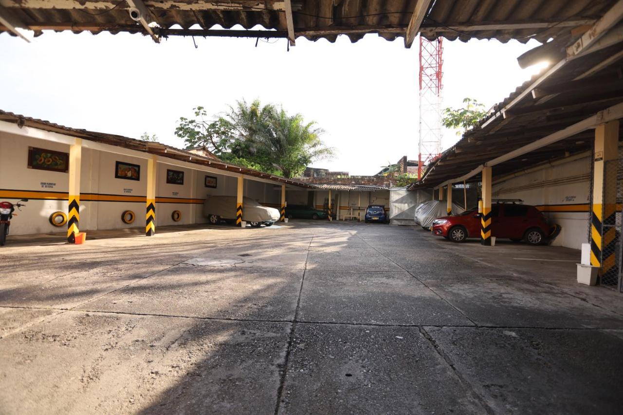 Hotel San Carlos บารังกาแบร์เมฮา ภายนอก รูปภาพ