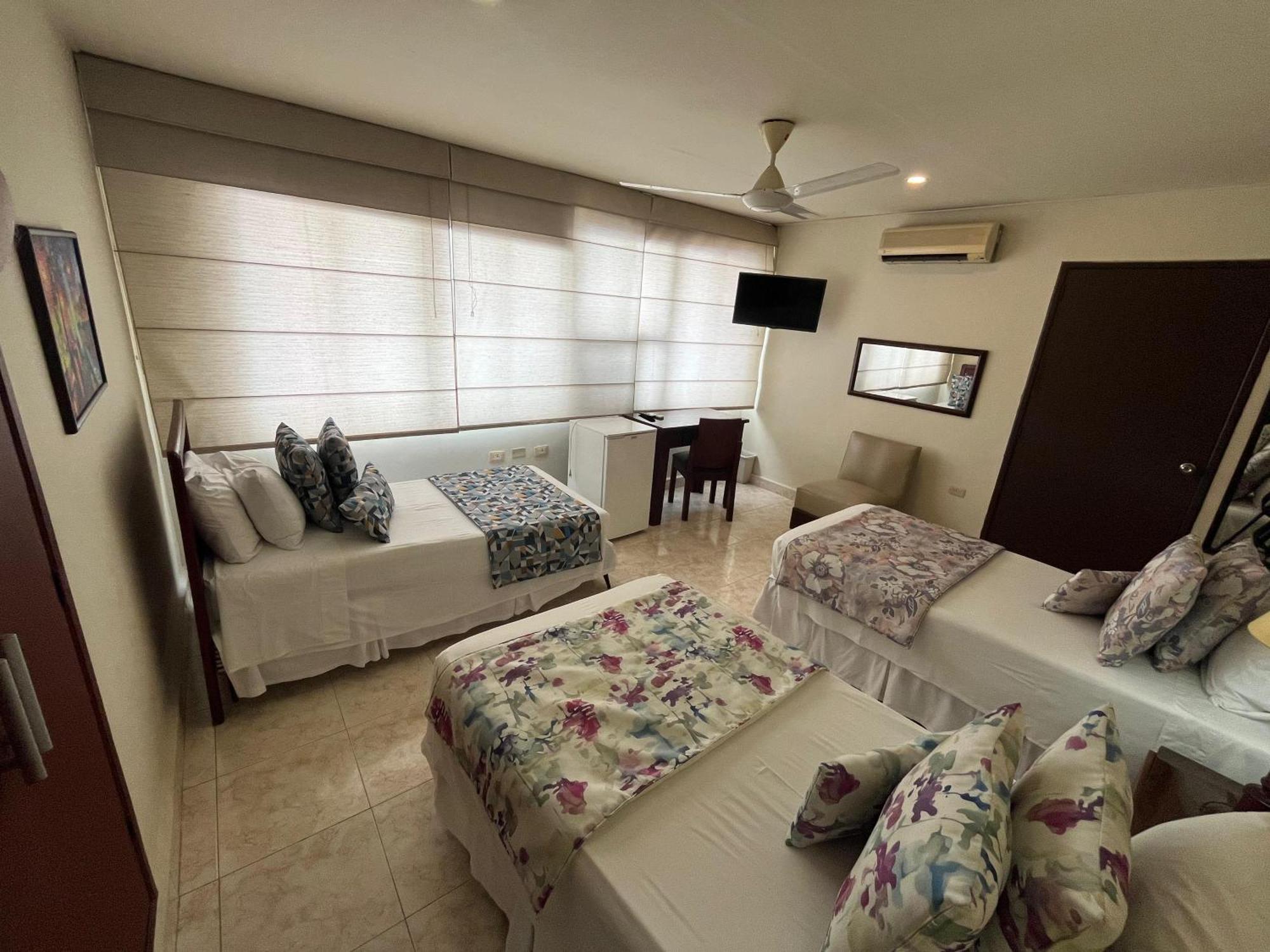 Hotel San Carlos บารังกาแบร์เมฮา ภายนอก รูปภาพ