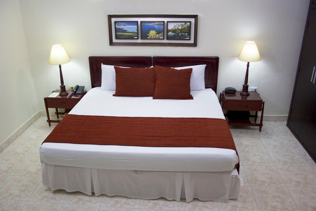 Hotel San Carlos บารังกาแบร์เมฮา ห้อง รูปภาพ